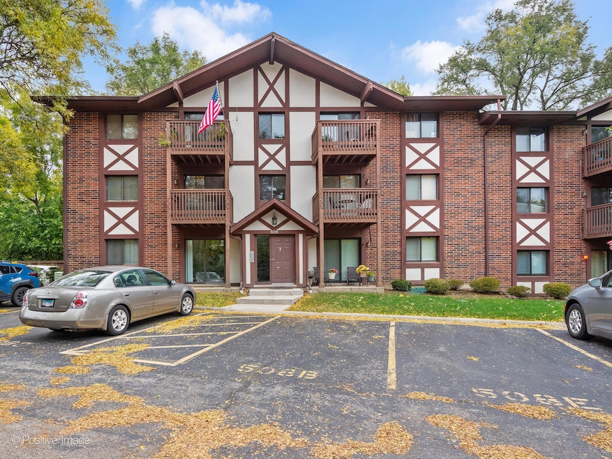 508 Taylor Ave unit A, Glen Ellyn, IL 60137 - photo 1