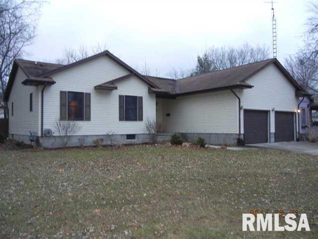 202 Delavan St, Lincoln, IL 62656 - photo 1