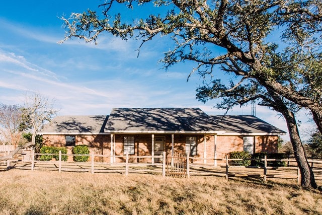 1639 Hollmig Ln, Fredericksburg, TX 78624 - photo 1