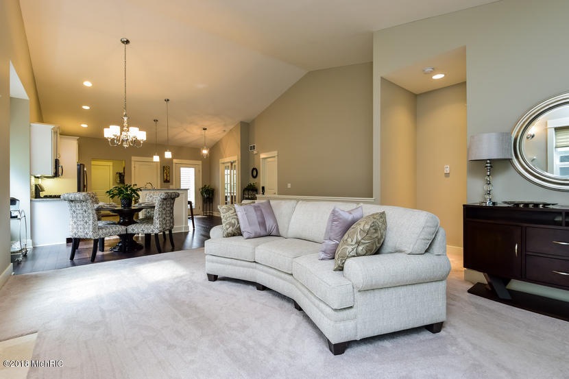 2492 Highridge Hills Ln SE unit 82, Grand Rapids, MI 49546 - photo 1