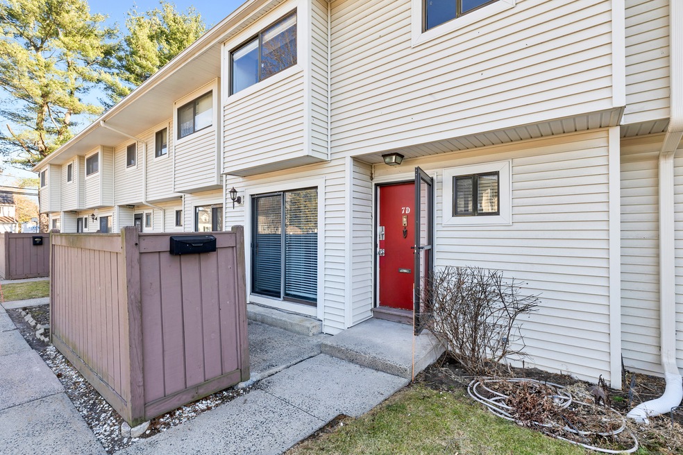 7 Woodland Ave unit D, Bloomfield, CT 06002 - photo 1