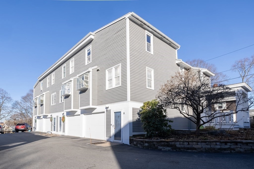 12 Pickett St unit H, Beverly, MA 01915 - photo 1
