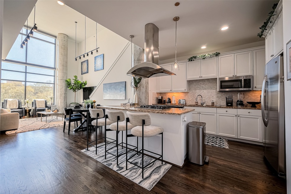 Exquisite 2 bedroom 2 bath condo in The Empire Lof
