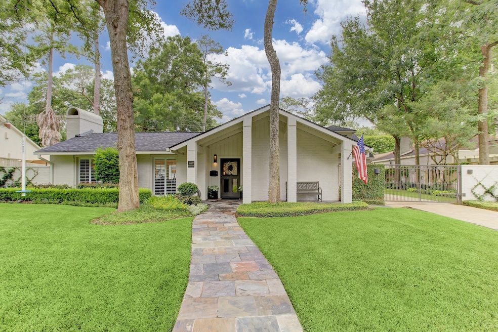 10327 Briar Dr, Houston, TX 77042 - photo 1