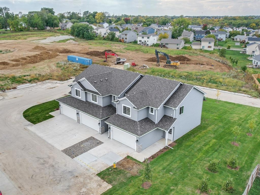 7000 Lake Ridge Ave unit 2, Des Moines, IA 50320 - photo 1