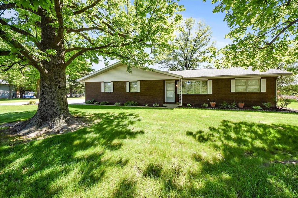 121 Willow Dr, Collinsville, IL 62234 - photo 1