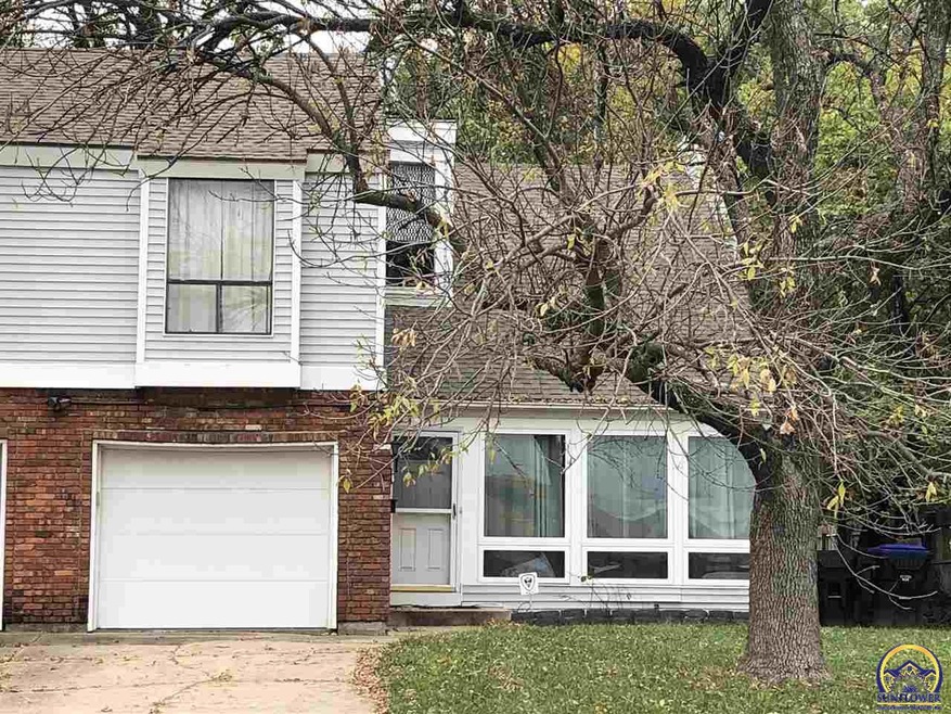 2624 SW 30th St, Topeka, KS 66611 - photo 1