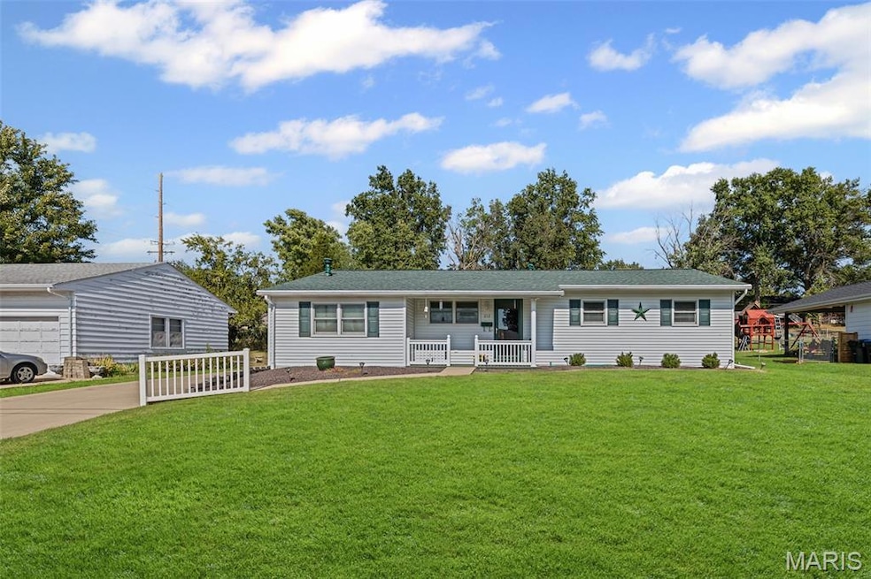 212 S Columbia St, Columbia, IL 62236 - photo 1