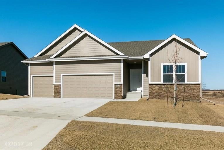 9635 Marnewood Dr, Johnston, IA 50131 - photo 1