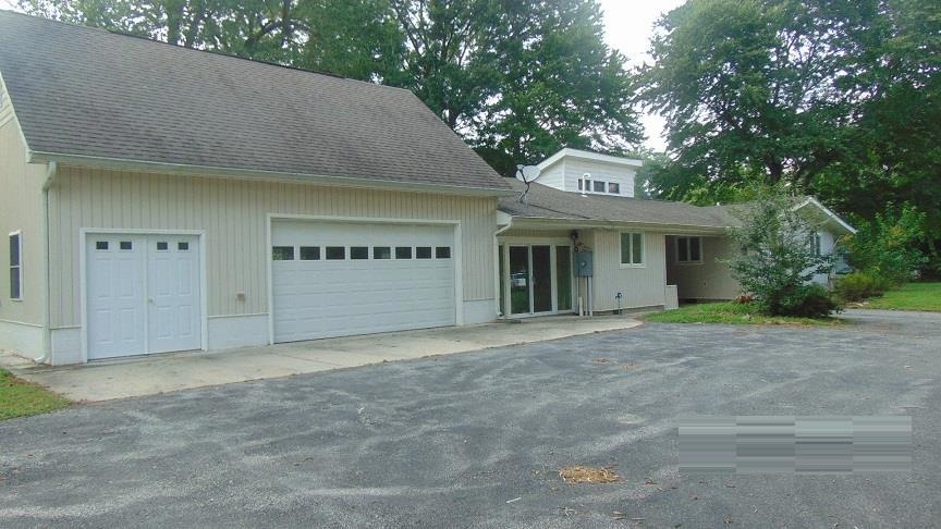 127 Breezewood Dr, Colonial Beach, VA 22443 - photo 1