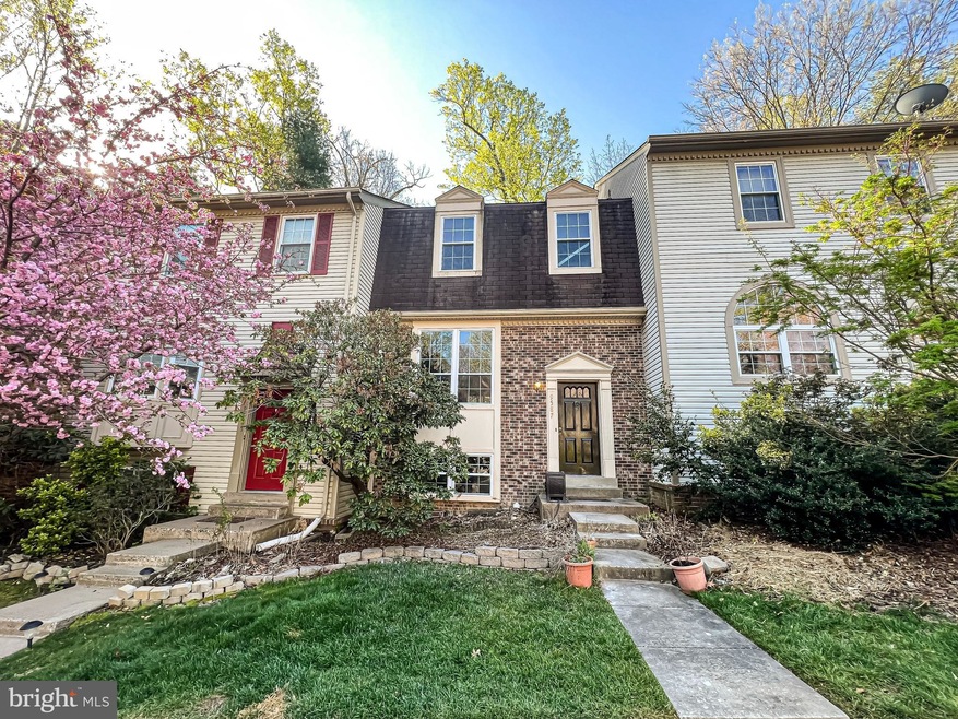 9587 Lindenbrook St, Fairfax, VA 22031 - photo 1
