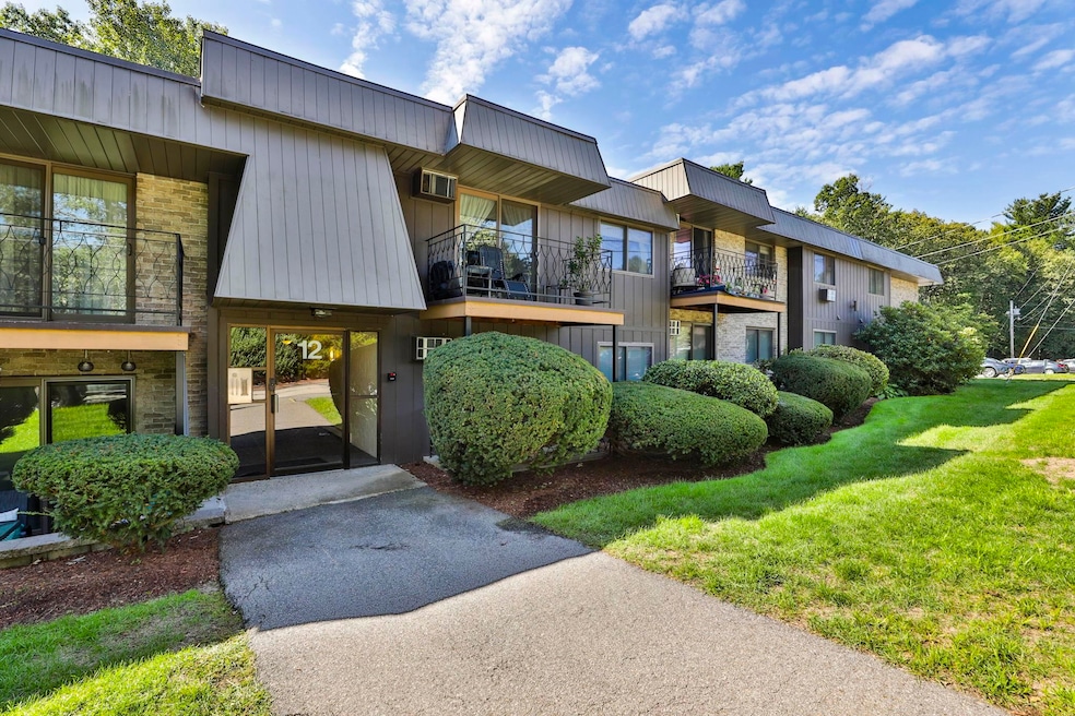 12 Strawberry Bank Rd unit 14, Nashua, NH 03062 - photo 1