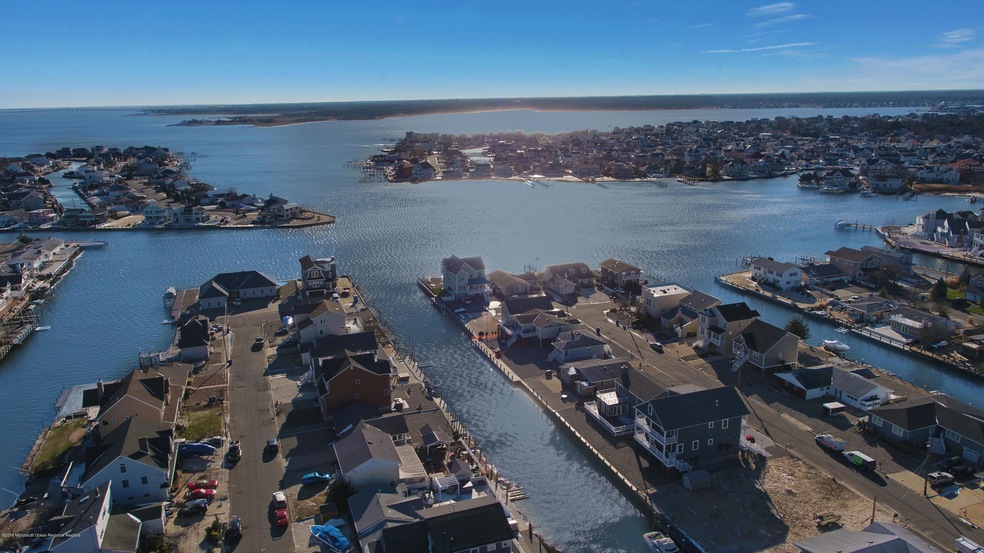 13 Neptune Rd, Toms River, NJ 08753 - photo 1