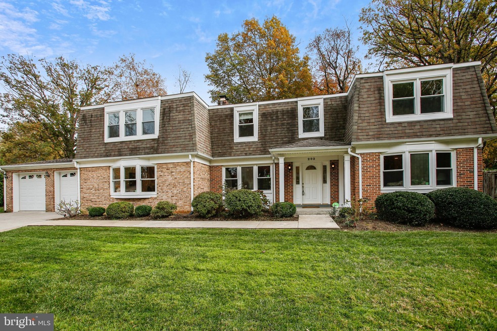 202 Owaissa Ct SE, Vienna, VA 22180 - photo 1