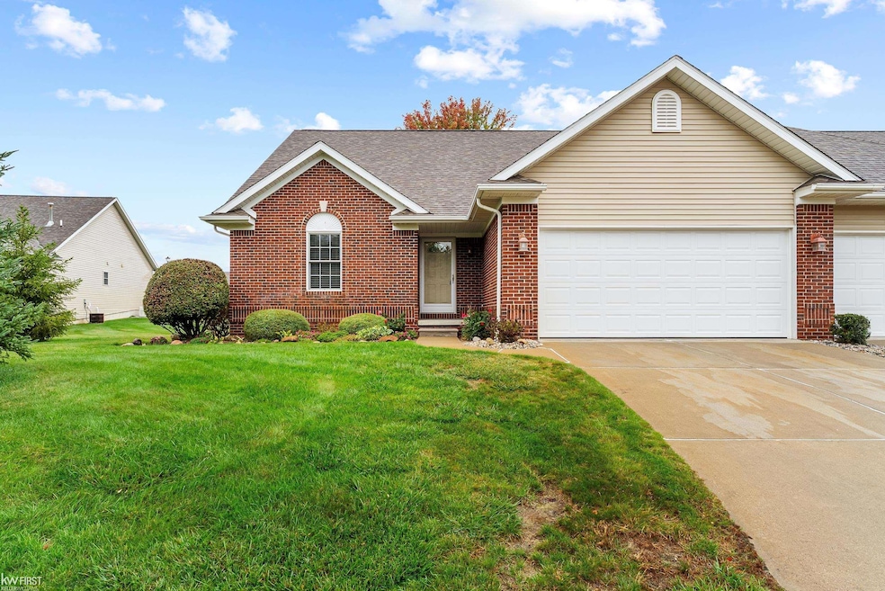 5442 Hidden Ridge Trail unit 4, Linden, MI 48451 - photo 1