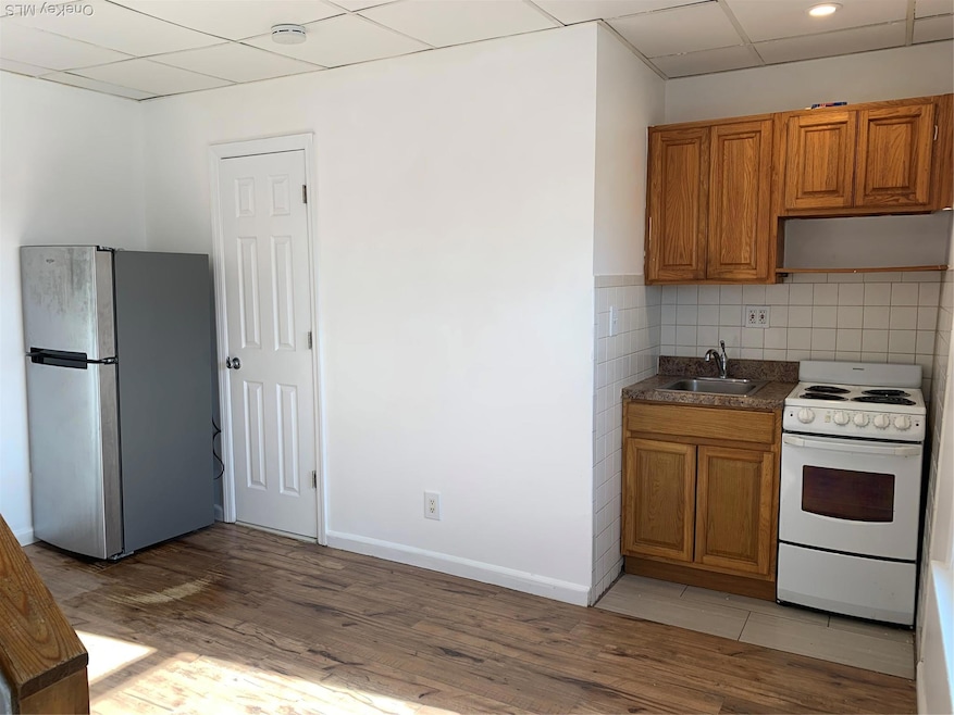 14 Bayville Ave unit 4, Bayville, NY 11709 - photo 1