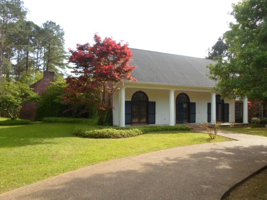 1023 Chesterfield Dr, McComb, MS 39648 - photo 1