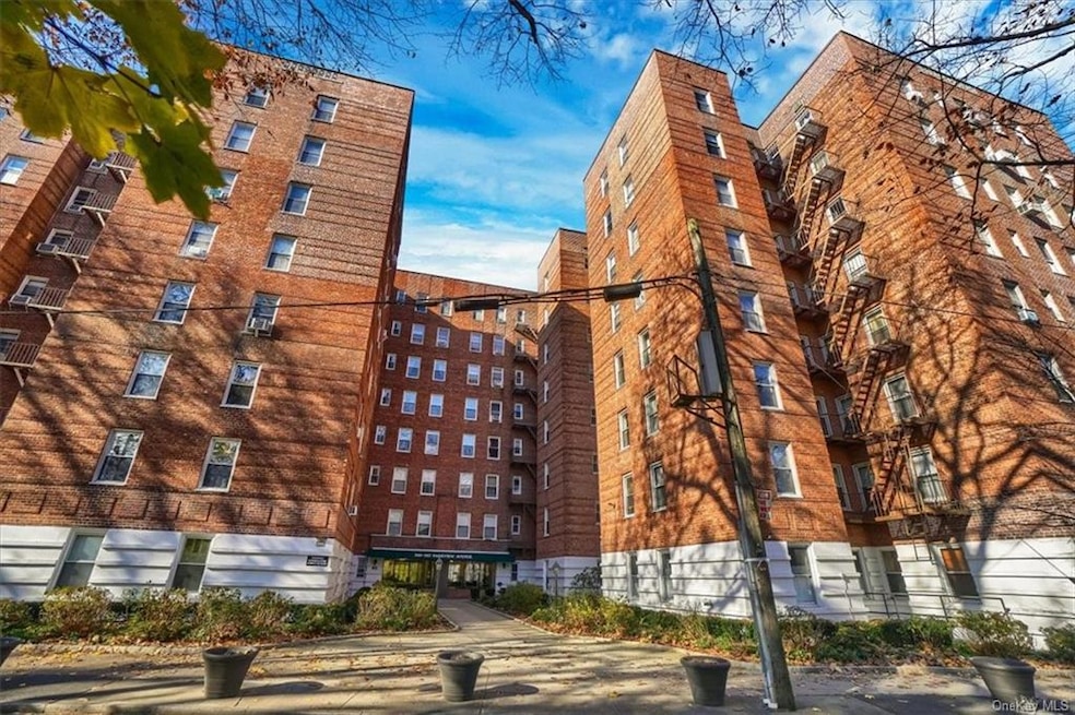 McCorkle Cooperative Apartments unit LT, Bronxville, NY 10708 - photo 1