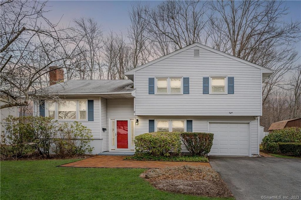 8 Greenbrier Dr, West Hartford, CT 06117 - photo 1