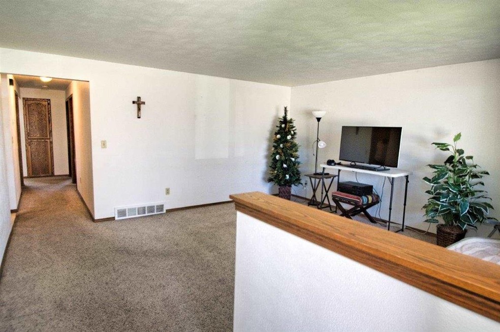 1805 W Roselawn Dr unit 1, Appleton, WI 54914 - photo 1