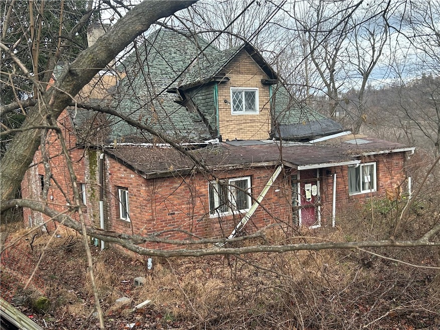 201 Latrobe St, McKeesport, PA 15133 - photo 1