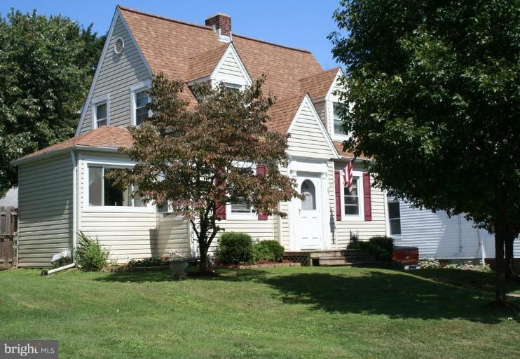 4948 Tulip Ave, Halethorpe, MD 21227 - photo 1