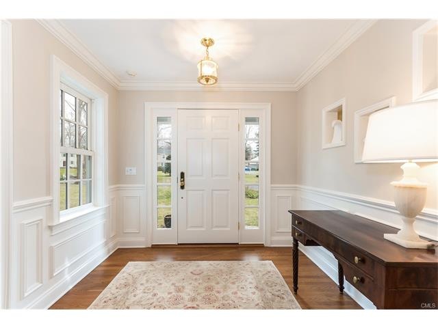 2 Lantern Ln, Darien, CT 06820 - photo 1