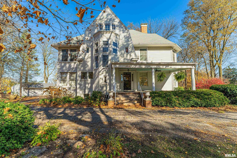 204 Lincoln Ave, Lincoln, IL 62656 - photo 1