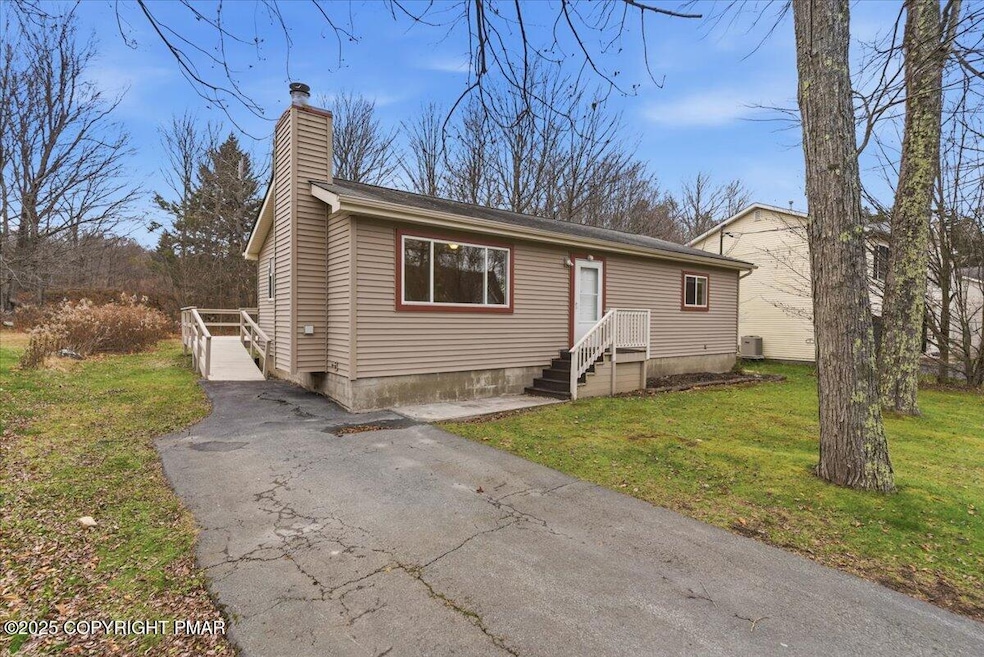 1120 Trapper Ln, Pocono Summit, PA 18346 - photo 1