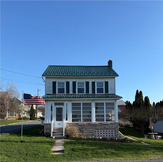 3251 E Grant St, Slatington, PA 18080 - photo 1