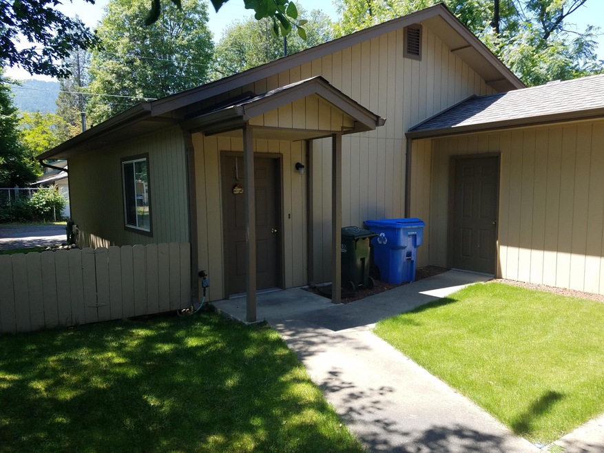 307 Cedar St unit A-B, Rogue River, OR 97537 - photo 1