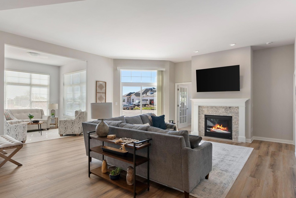 913 Mary Grace Ct unit 49, Grafton, WI 53024 - photo 1