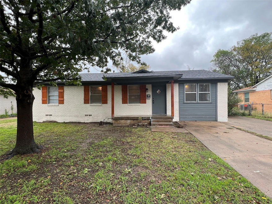 4917 Susan Lee Ln, North Richland Hills, TX 76180 - photo 1