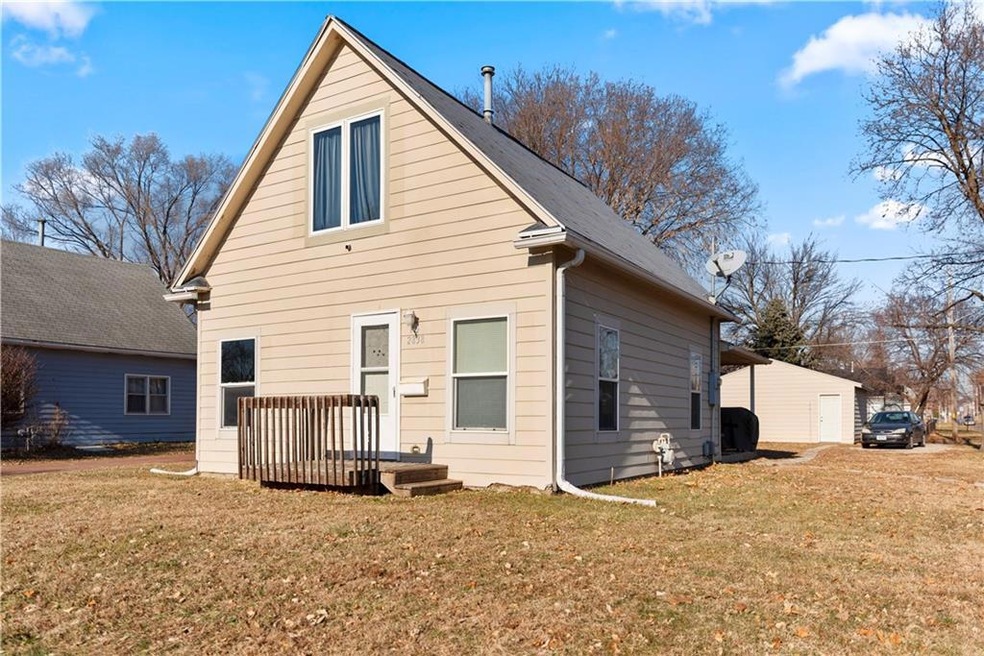 2838 E Walnut St, Des Moines, IA 50317 - photo 1