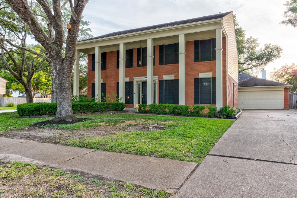 3925 Spring Crest Ct, Pearland, TX 77584 - photo 1