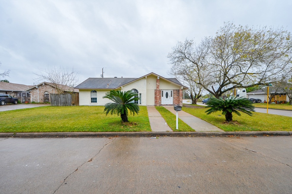 3511 Woodgate St, Houston, TX 77039 - photo 1