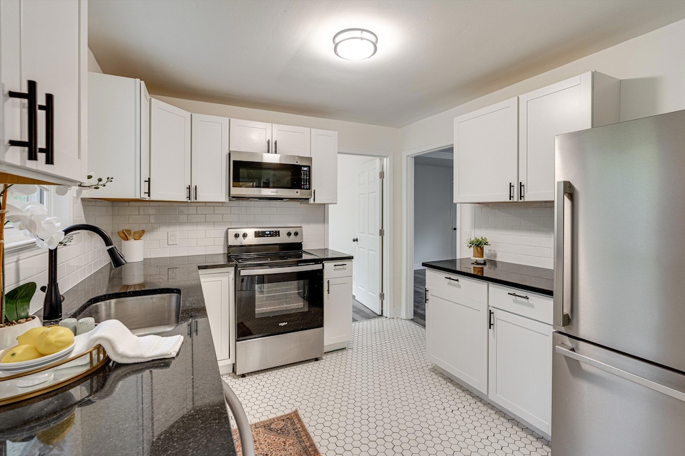 11-3706 Altamira Dr-11