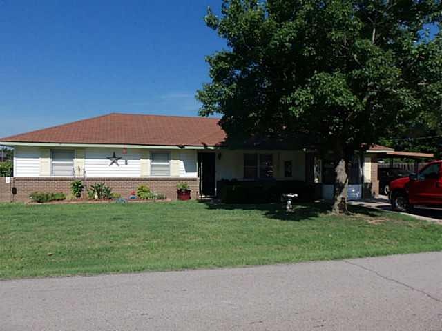 2902 N Park Ave, Shawnee, OK 74804 - photo 1