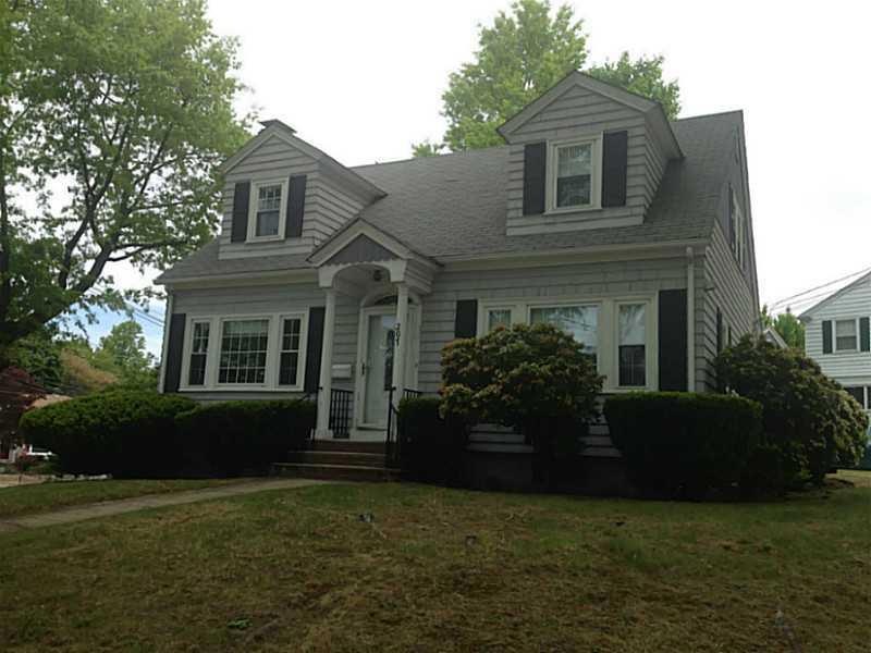 207 Gentian Ave, Providence, RI 02908 - photo 1