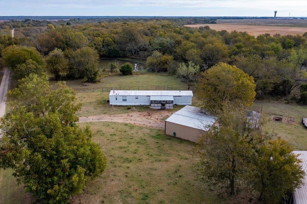 1714 NE County Road 0070, Corsicana, TX 75109 - photo 1