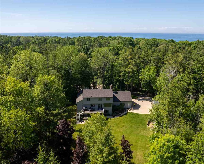 12688 Pineridge Dr, Charlevoix, MI 49720 - photo 1