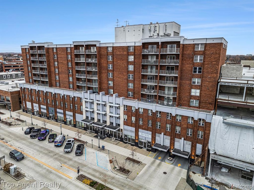 Birmingham Place unit 511, Birmingham, MI 48009 - photo 1