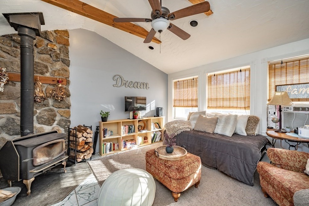 32 Cleveland Ave, Westfield, MA 01085 - photo 1