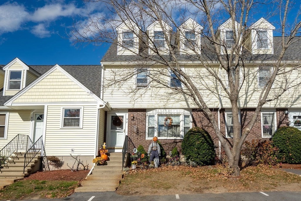 92 Merrimack Meadows Ln unit 93, Tewksbury, MA 01876 - photo 1