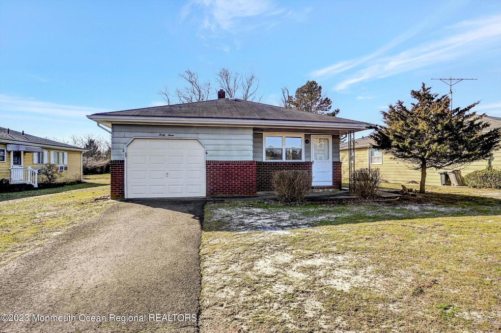 43 Georgetown Dr, Toms River, NJ 08757 - photo 1