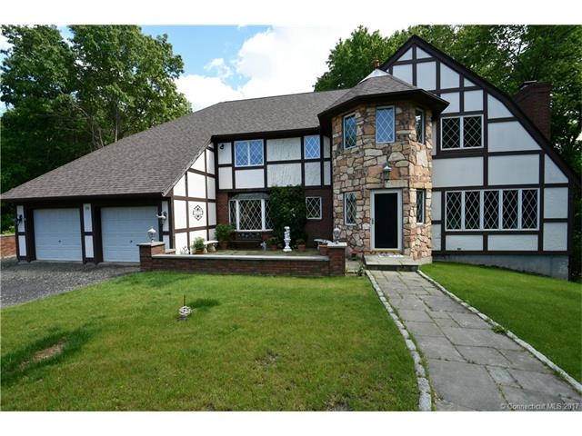 79 Country Club Woods Cir, Waterbury, CT 06708 - photo 1