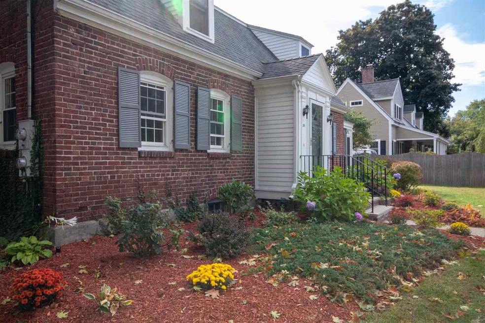 29 Chester St, Nashua, NH 03064 - photo 1