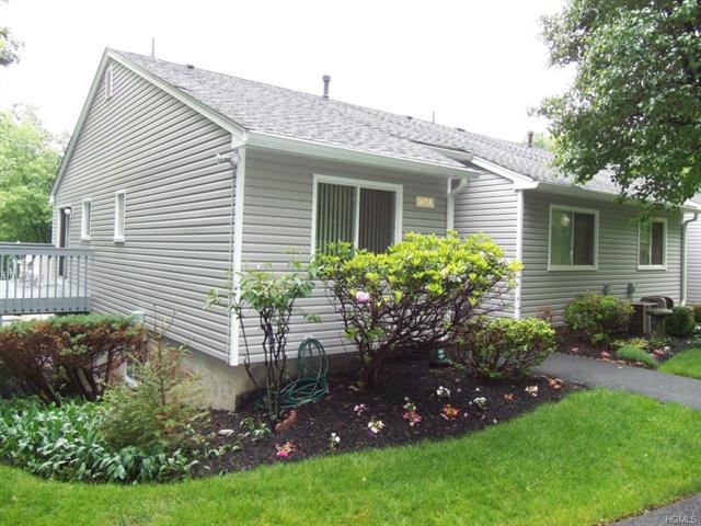 147 Flintlock Way unit A, Yorktown Heights, NY 10598 - photo 1