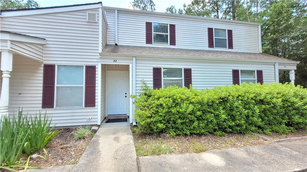 Welcome to this peaceful condo community in Slidel