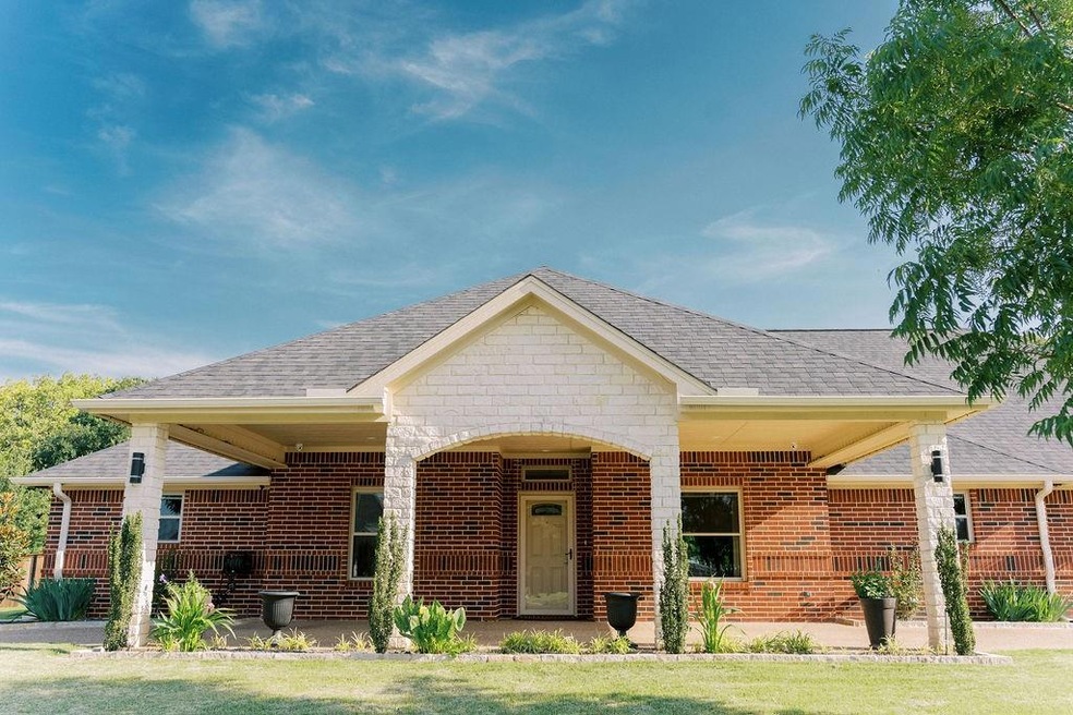 2016 Maplewood Dr, Weatherford, TX 76087 - photo 1